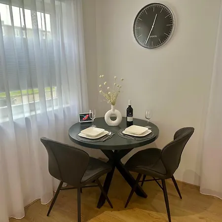 Park View Apartment *