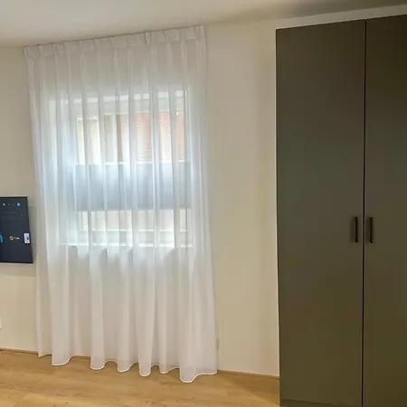 Park View Apartment *