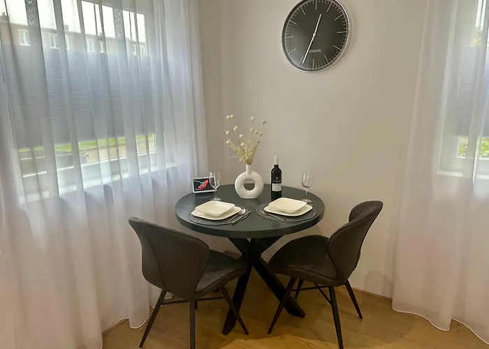 Park View Apartment *